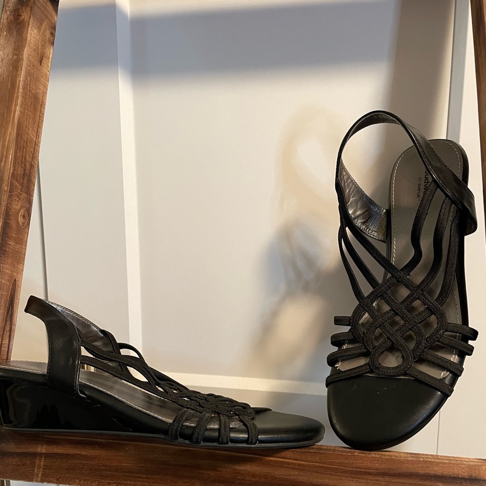 Black open toed sandals, low heel